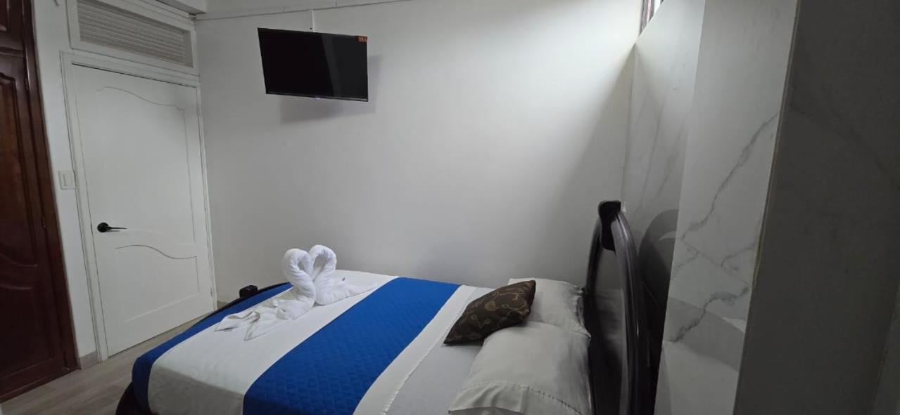 Flightless Cormorant Hotel Puerto Ayora  Buitenkant foto
